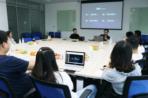 重庆日报国际传播中心运营部副总经理冯超赴仓舟科技交流分享